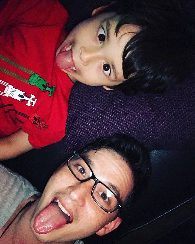 Mike Lewis Sosok Ayah yang Asyik dan Seru