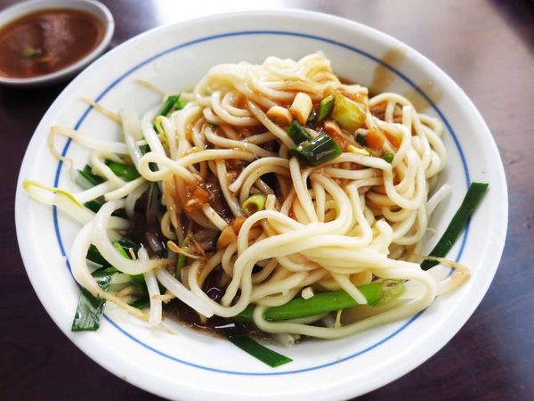 【新莊美食】阿明烏醋麵-美味的烏醋麵加骨仔肉湯