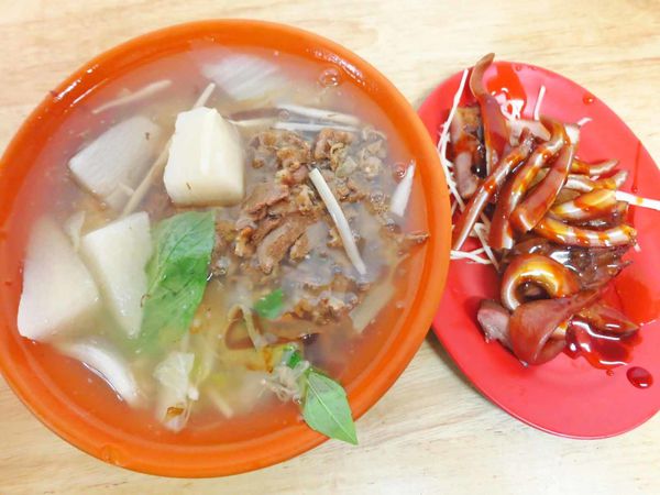 【新莊美食】正沙茶魷魚焿-剛開門就超多人潮的小吃店 【新莊美食】正沙茶魷魚焿-剛開門就超多人潮的小吃店