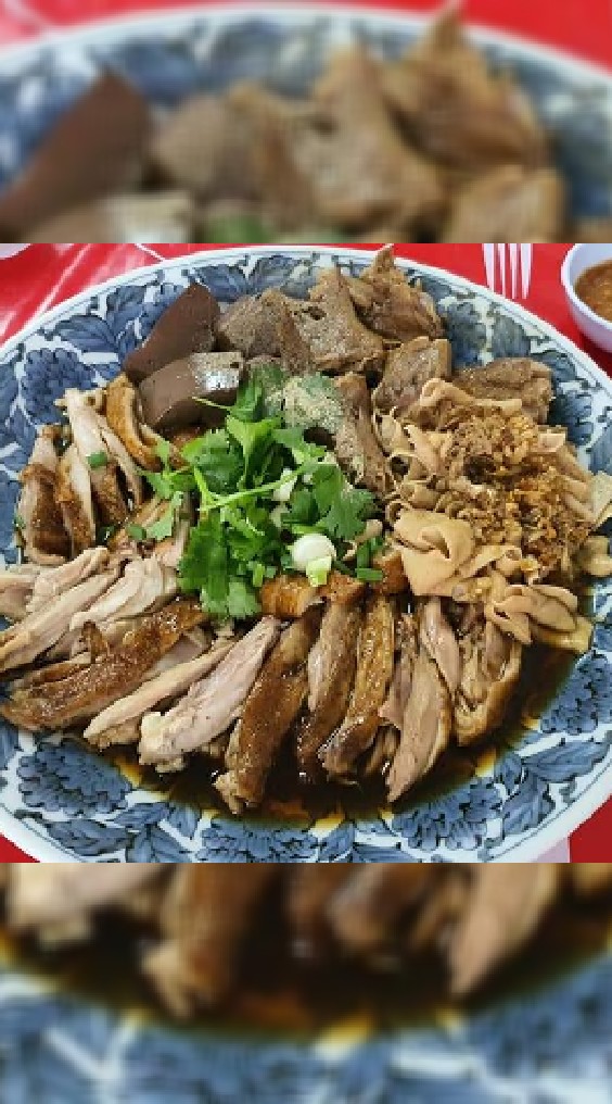 ก๋วยเตี๋ยวเป็ดสวนผักเจ้เล็ก & น้องมุขมุนี