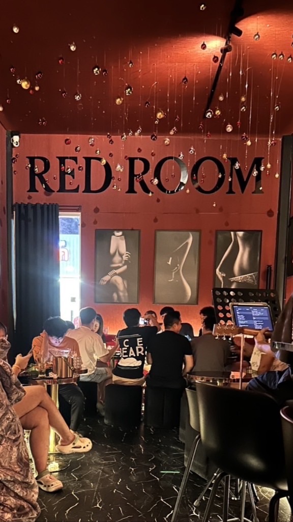 Red Room By. Kraichan