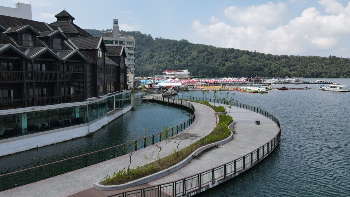 「CNN最美自行車道」回歸！騎車飽覽絕美湖景、打卡魚簍平台，日月潭新亮點＋１