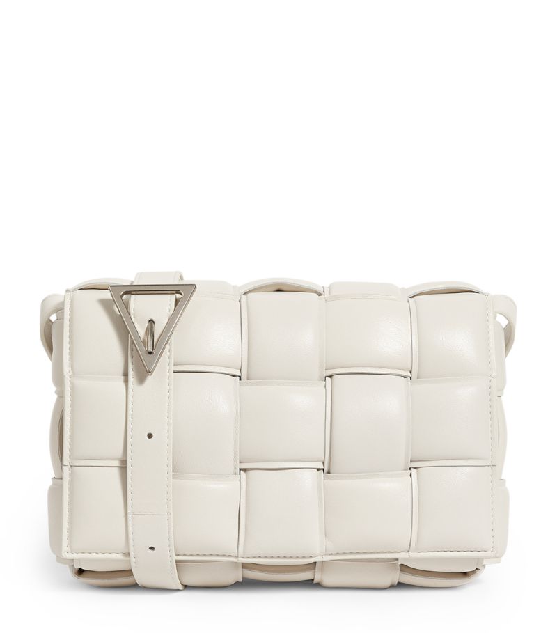 Bottega Veneta masterfully balances past and present with this iteration of the Cassette cross-body bag. The Intrecciato weave - an icon of the brands illustrious heritage - is given an avant-garde update in the form of a voluminous, padded structure that casts aside its traditional association and thrusts the profile to the forefront of contemporary accessorising in a manner that never fails to command attention.