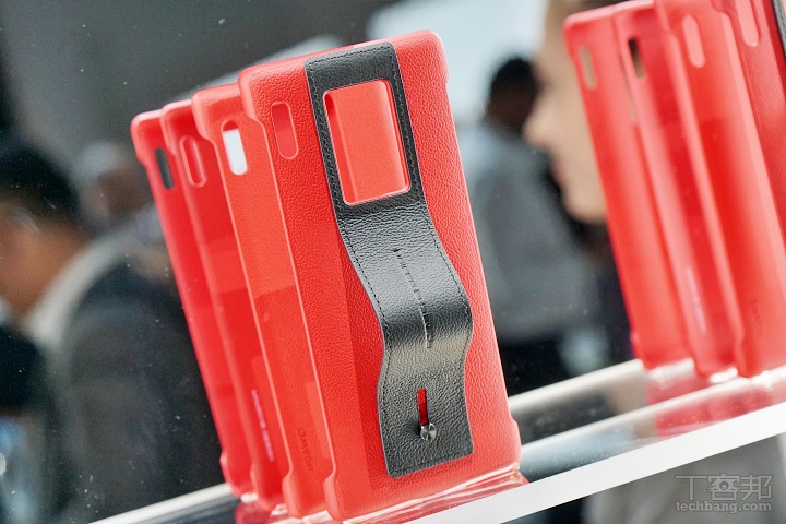 搭配的手機殼。