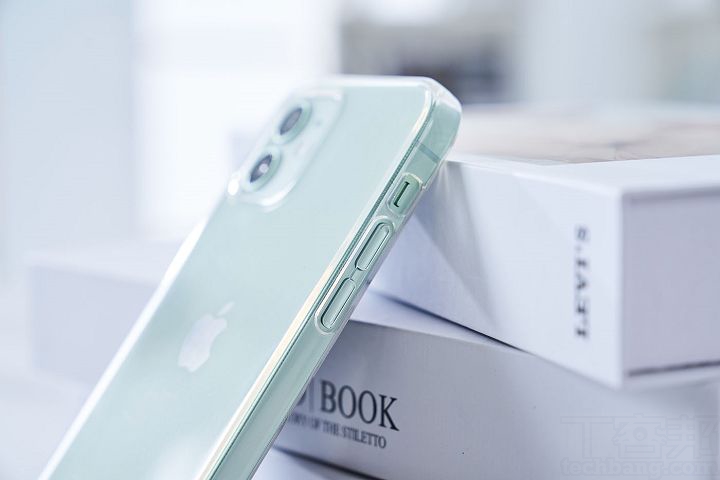 按鍵也採用全包覆的設計，也保持完整的按鍵反饋手感。