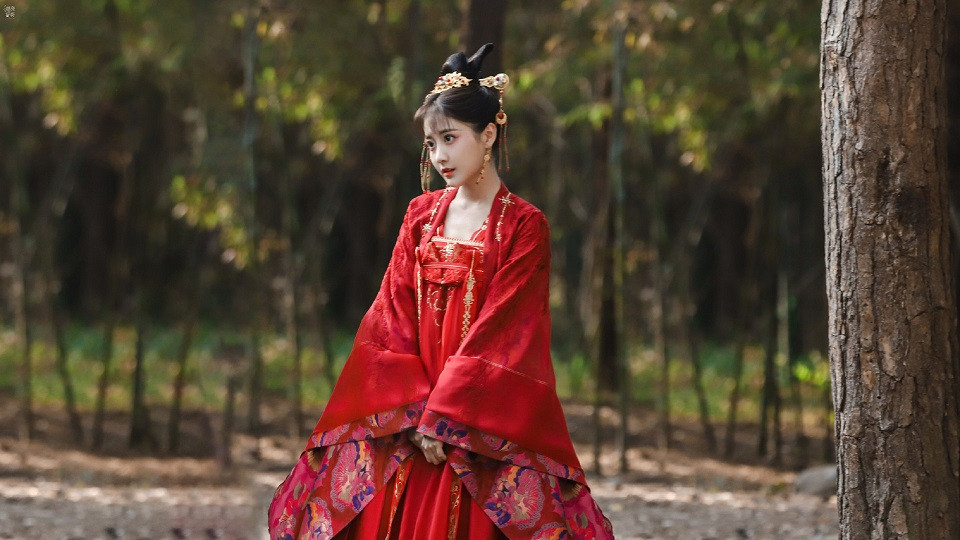 古裝劇《浮世雙嬌傳》古裝女神2：李藝彤 飾演 符金盞