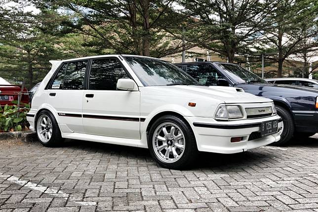 Toyota Starlet Turbo Ganteng Berdandan Minimalis Ala Jdm Gridoto Line Today