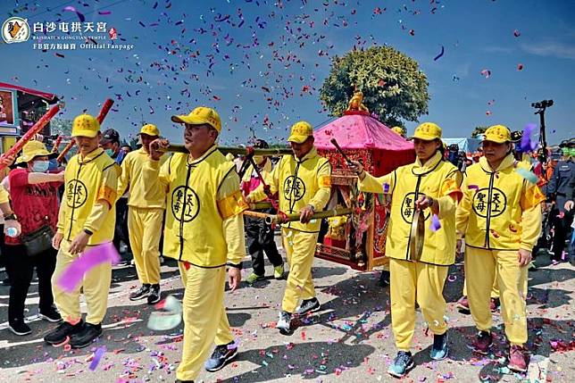 苗栗白沙屯拱天宮媽祖九天八夜進香活動，今年２月１２日凌晨啟程，已吸引11萬多信眾報名參加。白沙屯拱天宮提供