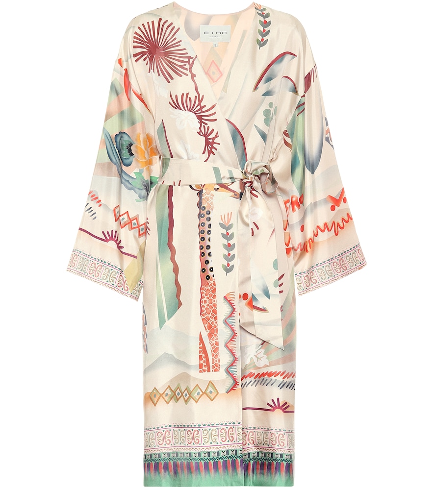 Take cover with Etro's free-spirited aesthetic when sporting this softly-hued coat.