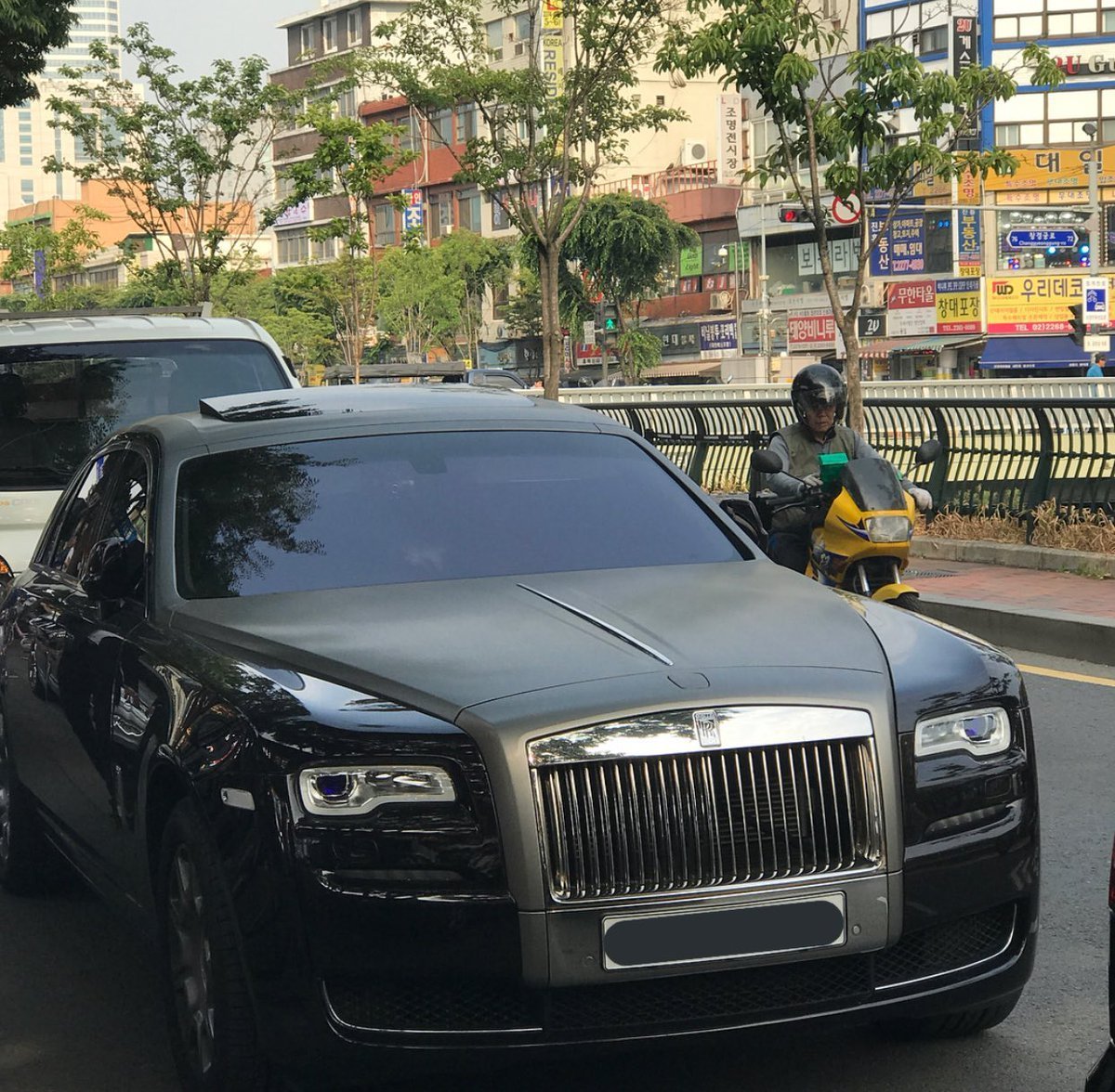 老j 推車 龍哥這收藏我先跪了 特搜g Dragon 5 輛千萬名車 奢華 幻影 簡直帥到哭 Line購物