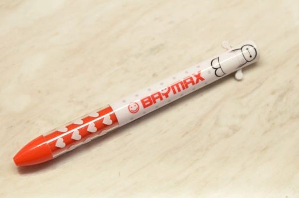 尼德斯Nydus~* 日本正版 迪士尼 大英雄天團 杯麵 筆芯0.5mm 黑紅雙色原字筆 長約13.5cm 日本製