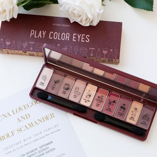 在韓國引發一陣熱烈搶購潮！宛如絲綢般的質感好上色又服貼，可打底、打亮，甚至也可用於修容陰影！