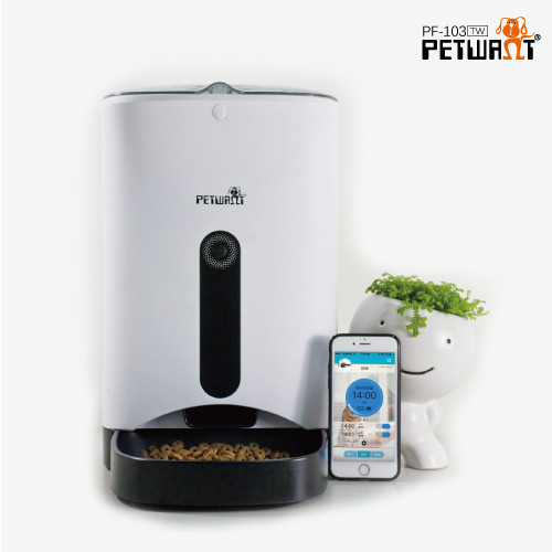 產品名稱智慧型寵物餵食器 型號pf-103-tw 額定電壓5v/2a 消耗功率2.5w 電池三顆一號電池 功能款式wifi連接app攝影機監控功能 飼料容量4.3l 材質abs 產品淨重2.1kg 產