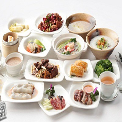 套餐內容:燒臘六選一:油雞,叉燒,烤鴨,蜇皮,肝臘腸雙,沙拉涼筍(素)、熱炒五選一:薑蔥炒肥牛,橙汁 嫩肉排,宮保麻辣雞,清炒海大蝦,竹笙燒豆腐(素)、蔬菜六選一(可改素食做法):清炒蘆筍,清炒芥藍,