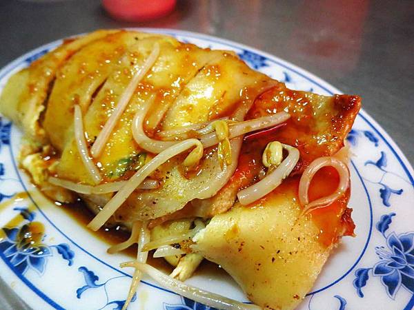 【宜蘭美食】力行街早餐店-烤肉豆芽蛋餅 【宜蘭美食】力行街早餐店-烤肉豆芽蛋餅