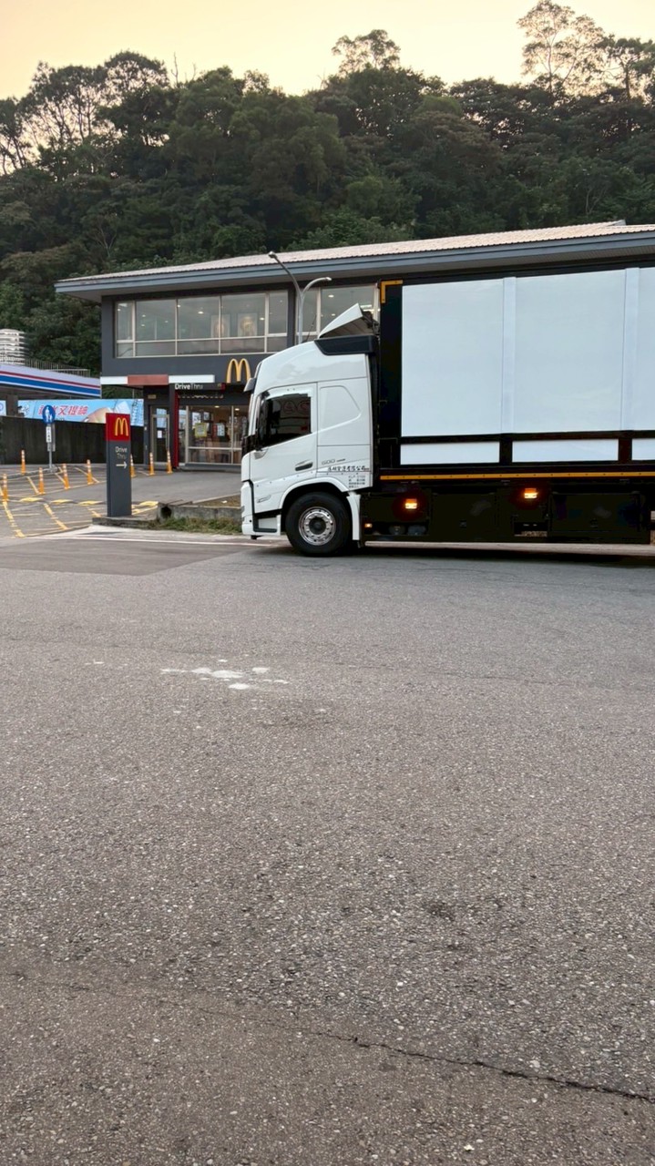 小眼睛酸民團