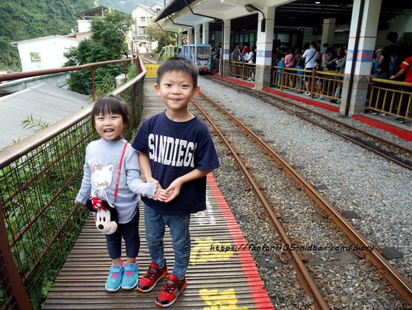 【烏來一日遊】#烏來老街 #必買伴手禮 #景麗特產行 #小米麻糬 #溫泉 #烏來台車 #瀑布 #烏來美食 #烏來景點 (39).JPG