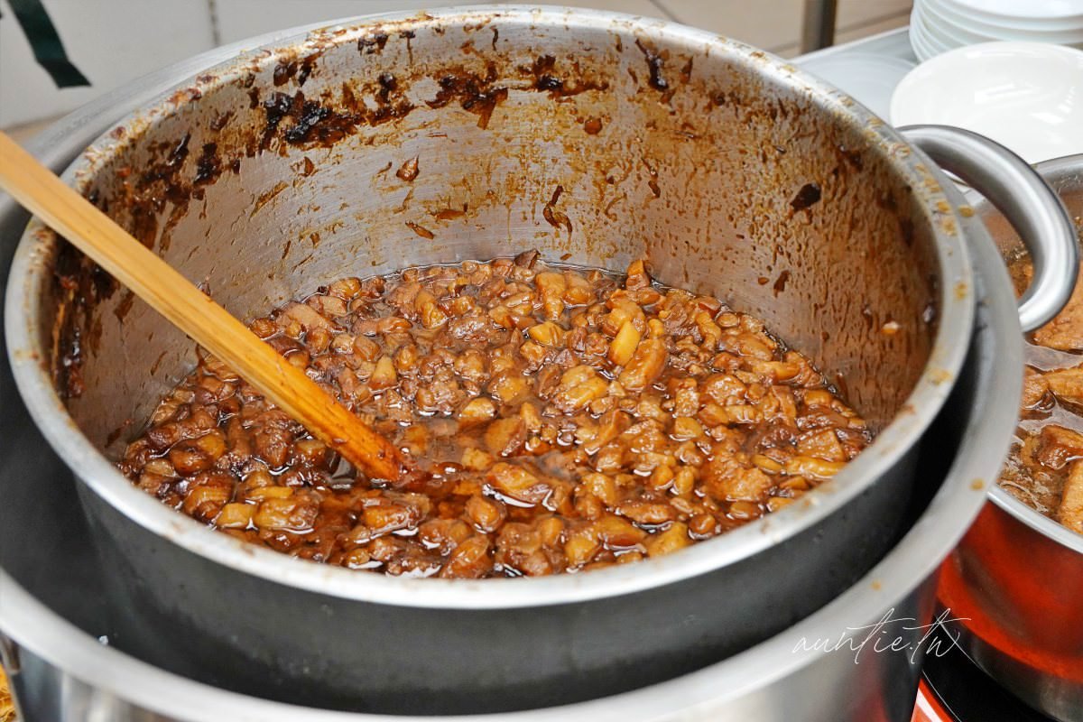 信義區吃得到10元滷肉飯？IG暴紅碗公滷肉飯CP值超高，搭辣椒雞湯免百元吃飽