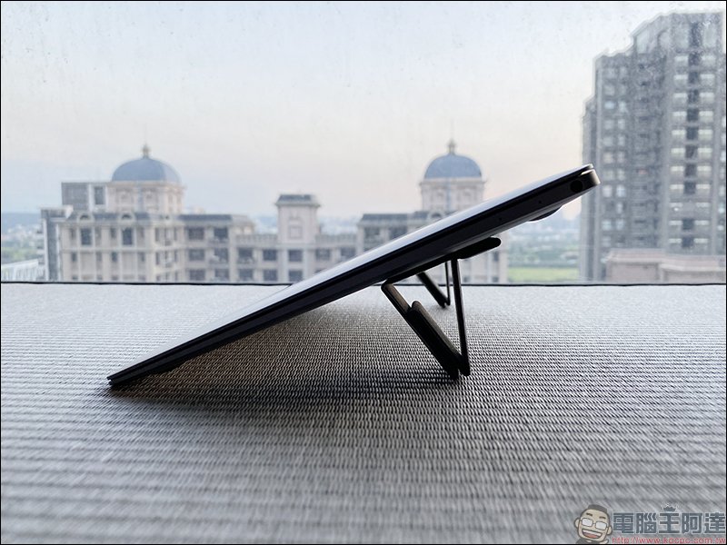 Neo 隱形筆電架