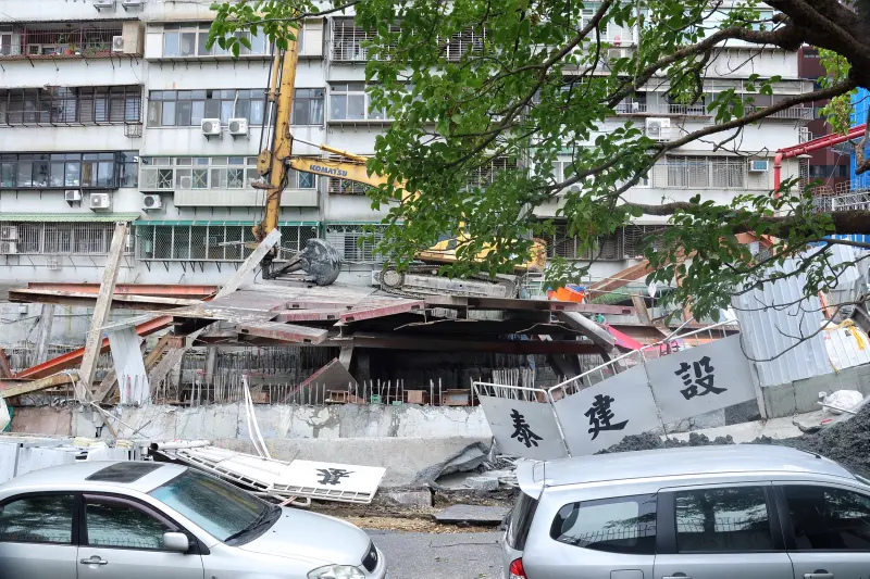 2023.09.07 台北市「基泰大直」建案因施工不慎導致鄰房塌陷。（圖／NOWnews攝影中心）