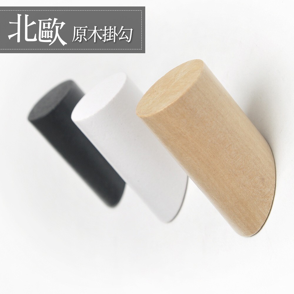 北歐風實木原木掛勾 尺寸： 短：短邊4cm，長邊6cm 中：短邊7cm，長邊8cm 長：10cm (直徑皆為3cm) 使用說明:需要先用電鑽在牆壁上鑽孔，螺絲大概鎖2~3公分之間(會附送專用安裝螺絲的