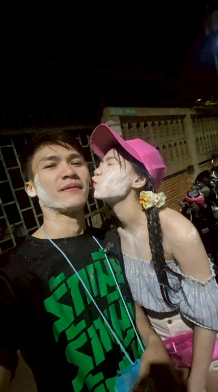 รูปน้องพลอยกับพี่โจ้