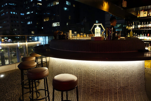 內湖浪漫餐廳-Lazy Point餐酒館，有午餐、下午茶、晚餐的內湖餐酒館，露天酒吧內湖調酒，文湖線約會餐廳，活動包場、會議空間租借的內湖咖啡廳