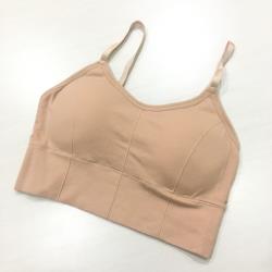 ◎精選舒適面料 可調式肩帶|◎露肩時尚流行百搭|◎舒適流行多色穿搭不挑身材品牌:KissDiamond品牌定位:運動品牌適穿對象:女生款式:背心袖長:細肩帶顏色:白色系,黑色系,紅色系,黃色系,灰色系