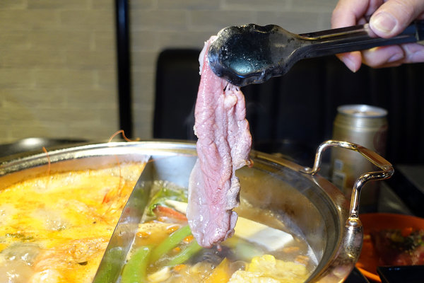 台北聚餐火鍋吃到飽-嗨蝦蝦百匯鍋物吃到飽，罐裝啤酒喝到飽，單點級水準火鍋吃到飽，頂級和牛、生蠔、盒裝冰品吃到飽