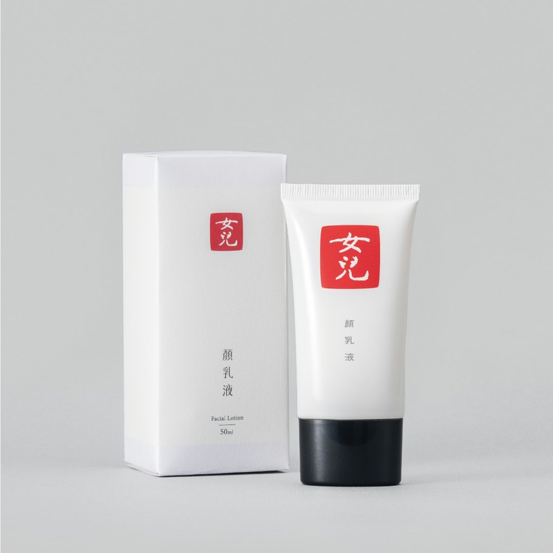 【無香料，適合敏感性肌膚使用】這是曾爸爸最驕傲的作品，每天把面子顧好，自己也會開心。添加玻尿酸、洋甘菊、金縷梅等植物萃取保濕因子，蘆薈、山茶花等植物精華油，清爽質地、滲透力高、好吸收，可加強肌膚彈性，