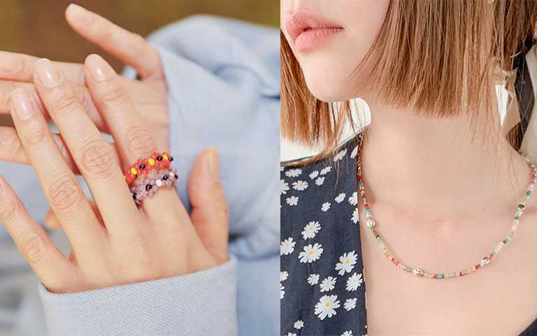  串珠的戒指跟項鍊也很推薦入手，簡單就能替穿搭加分。(圖／stylenanda.com)