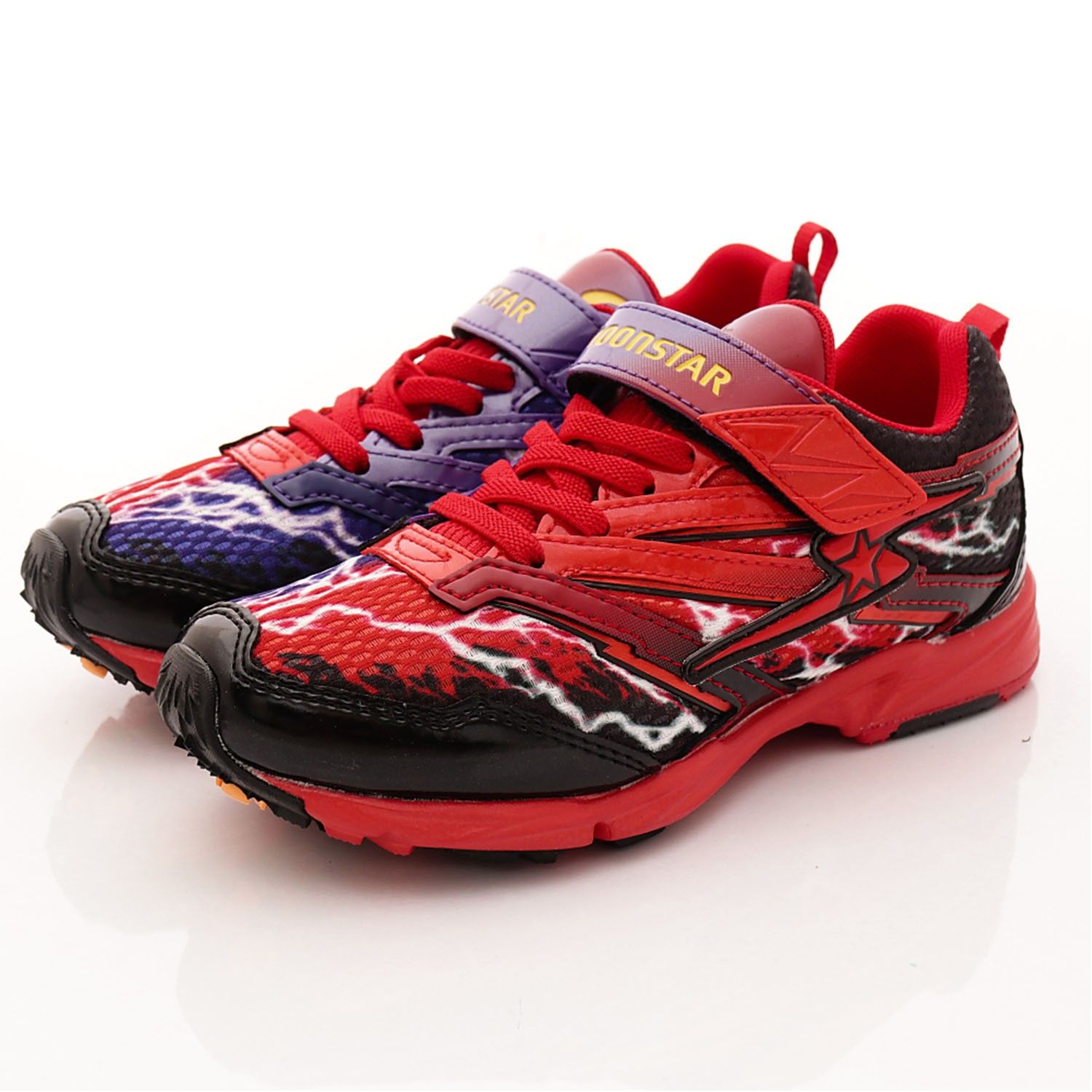 日本小學生最愛運動鞋！moonSTAR閃電競速系列。16~25cm尺寸齊全，男孩女孩鞋款都有！。143年歷史，日本皇室御用鞋子品牌。鞋底四大特殊設計，讓孩子奔跑自如。專利 Power Bane►把腳踏