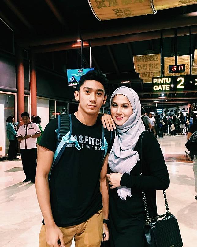 10 Anak Artis Ini Tumbuh Jadi Pemuda Ganteng Mempesona