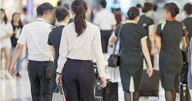 霸凌未罷工同事！她學狗汪汪叫：腦婊怎麼還不滾　長榮空姐下場曝