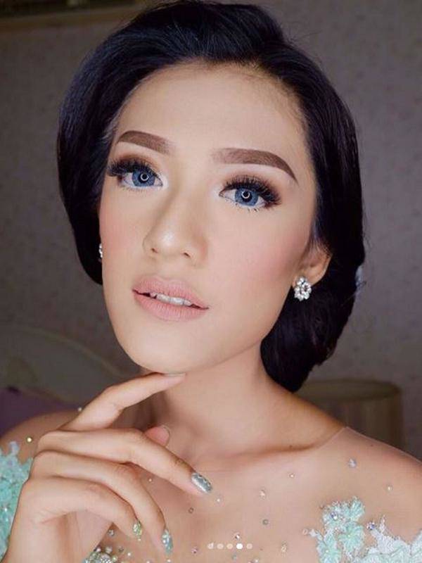 Mengenal Anissa Aziza Calon Istri Raditya Dika Bintang Com Line Today
