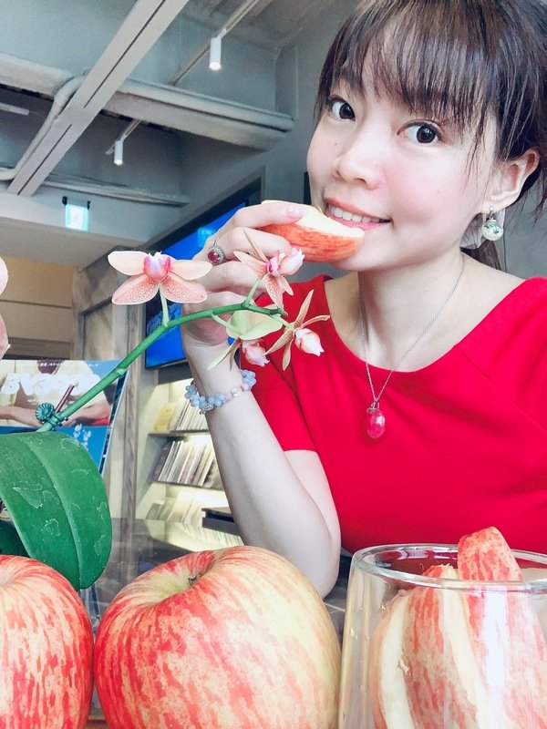 「台中水果禮盒推薦」萬泰水果國外進口直送到府，新鮮完整智利袋裝蘋果水果開箱分享