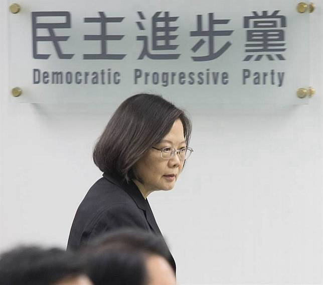 小英拿掉統獨還剩甚麼？網回覆3點：涼了