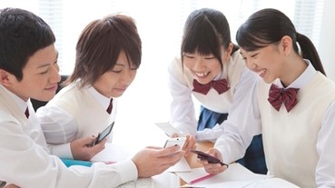 9成高中生有手機，他們最常用的軟體是……