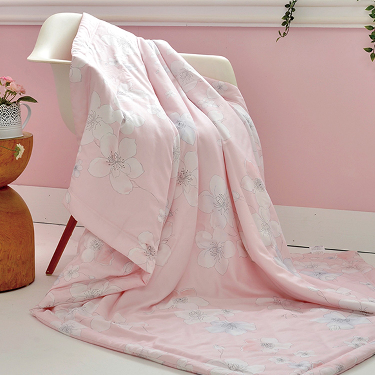 真正極致涼感。透氣舒爽不悶熱。內裡填充透氣超細纖維。天然親膚細緻觸感;格蕾寢飾 Great Living 真正極致涼感 透氣舒爽不悶熱 內裡填充透氣超細纖維 天然親膚細緻觸感