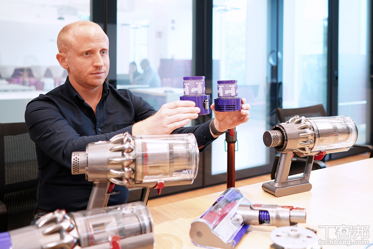 為什麼Dyson 新款無線吸塵器不做抽換式電池？專訪 Dyson 吸塵器工程主管解析產品背後的研發秘辛