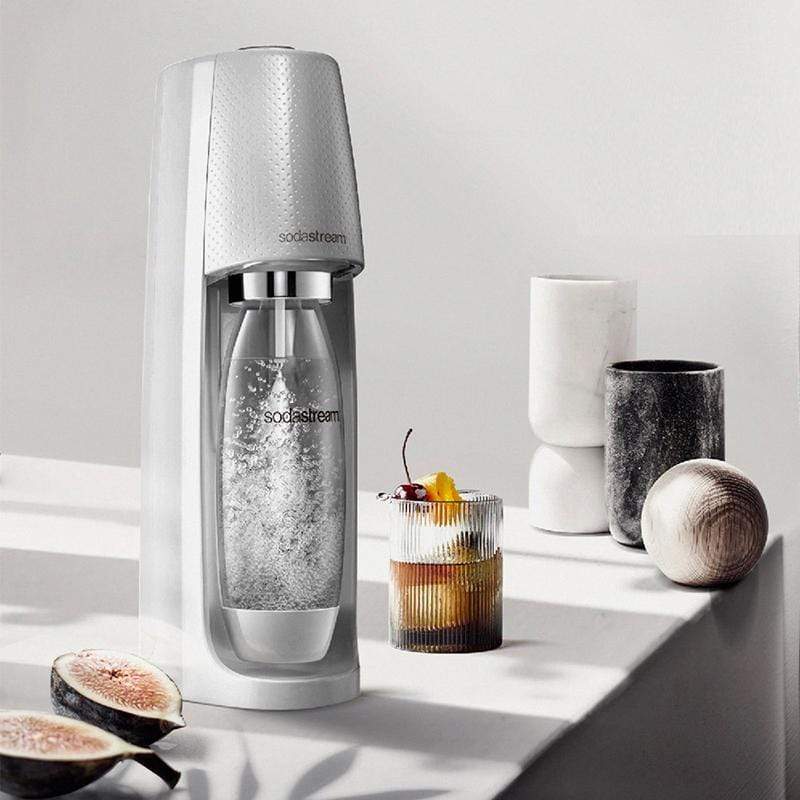 產品特色 新色上市!加碼送好好帶水瓶+糖漿(顏色口味隨機) 耀眼光澤和摩登簡約的2017全新機型，家中必備亮眼擺設。 自動扣瓶裝置，不用再手動旋轉鎖瓶子了！ 隱藏功能式機頂打氣鈕，全機設計更精簡！ 產