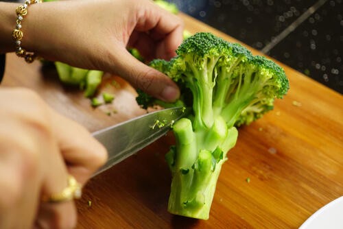 意外と間違えやすい ブロッコリー の正しい切り方
