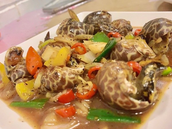 「花蓮旅遊」花蓮租車三天二夜輕旅行自駕遊，盛夏消暑追鯨趣-花蓮永宬租車，老時光燒肉酒肴，欣欣麵館不是麵店，小花公寓民宿與窩WOW青年旅館直擊分享