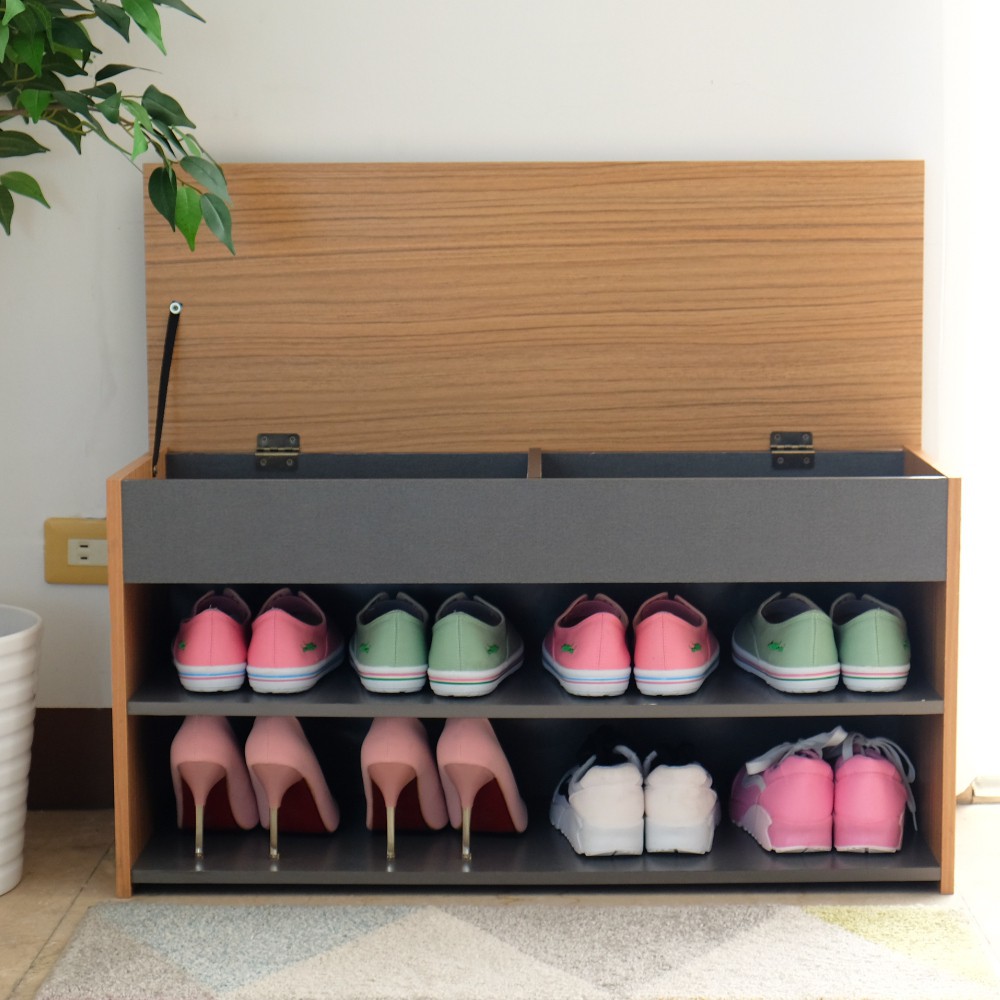 產品詳細介紹 ．80公分寬椅面，讓穿鞋時不顯擁擠更舒適! ．上掀式隱藏收納，可收納鞋油、小物收納更有序! ．下方雙層收納區可同時收納6~8雙外出鞋或拖鞋! ．玄關必備小家俱，牛奶糖木紋色 / 巧克力胡