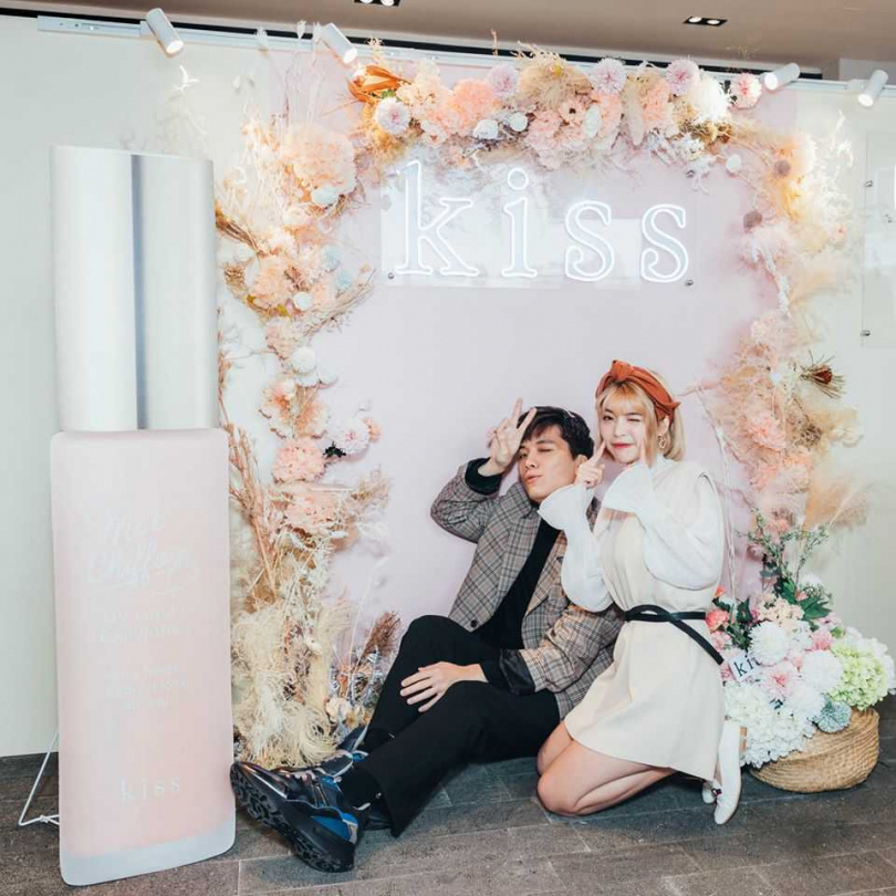 一隻阿圓、傑米鹿交往時常合拍影片以及甜照放閃。（圖／翻攝自網路、臉書）