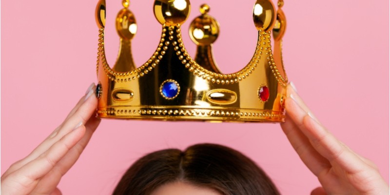 高飛車 の意味とは 由来や使い方 高飛車な人 に見られる態度を紹介 Oggi