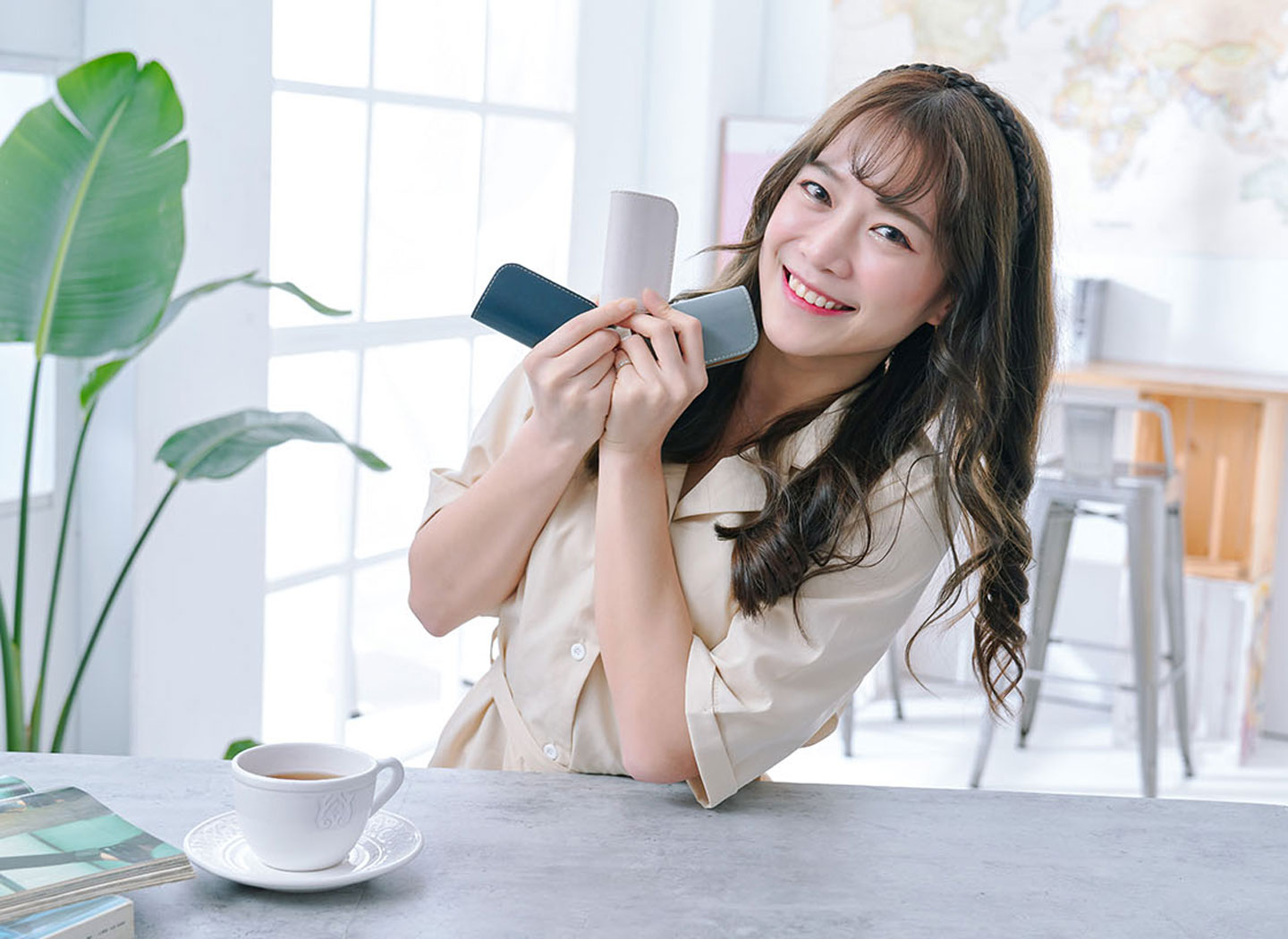 極度輕巧、自帶充電線的 moshi IonGo 5K 系列～不僅隨身攜帶無負擔，更是重度使用者的電力救星！