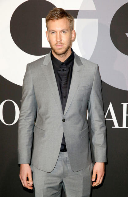 貝克漢、克里斯漢斯沃「灰色西裝」穿搭教學，年度最火極致灰這樣穿！