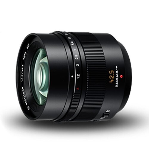 ●42.5mm / 85mm (相當於 35mm 相機)●F1.2 最大光圈●φ67mm / 2.64 吋 濾鏡尺寸