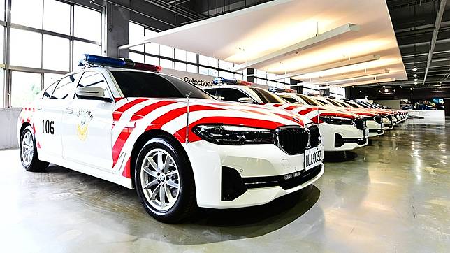 全新bmw 5i警車排排站看見紅斑馬新成員右腳請安分 Tvbs Line Today